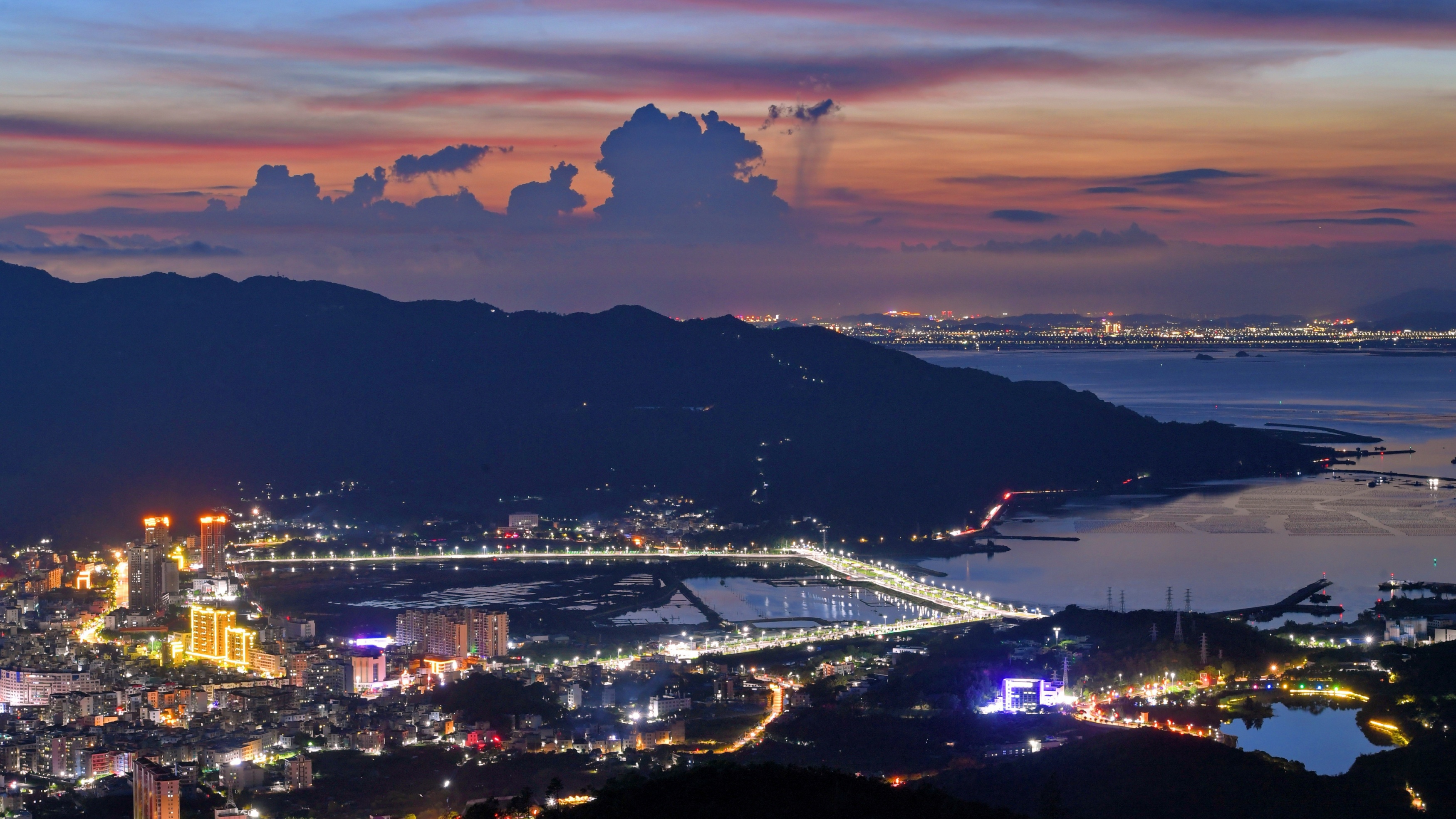 8月27日傍晚，汕頭市后宅鎮(zhèn)，晚霞暈染天邊。陳虹敏攝