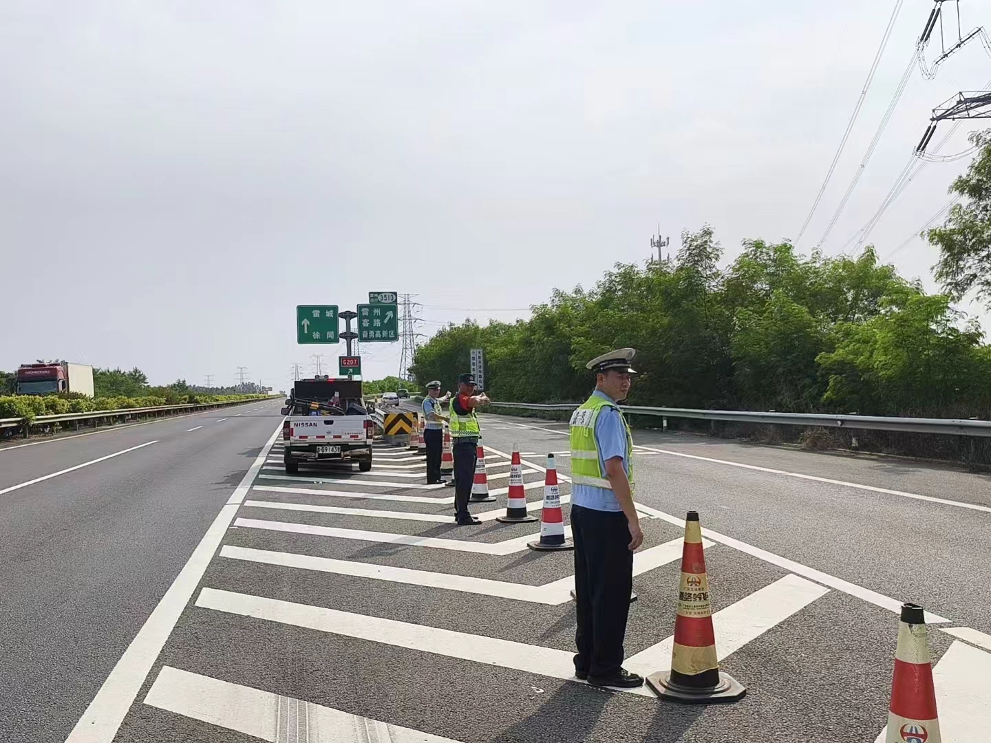 湛江交警對部分高速實(shí)施管控。湛江市公安局供圖